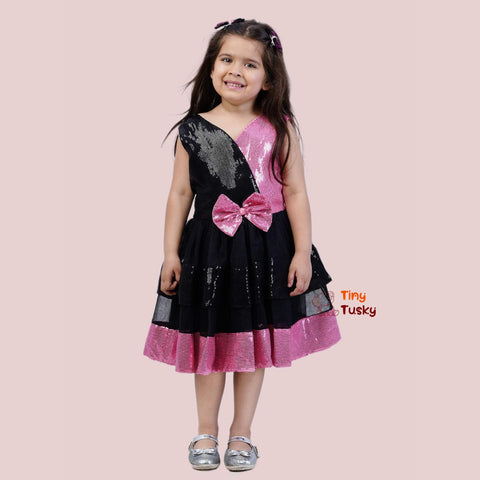 Make your little star shine brighter than ever in the Tiny Tusky Girls' Dazzling Sequin Party Dress! This show-stopping dress is covered in sparkling sequins that will shimmer and catch the light wherever she goes.